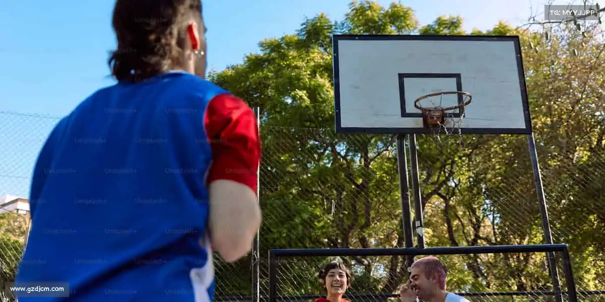 <strong>UED</strong>🏀用热爱投篮，让梦想命中篮筐！